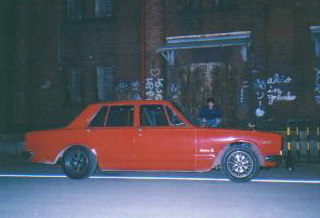 レンガ倉庫前にて